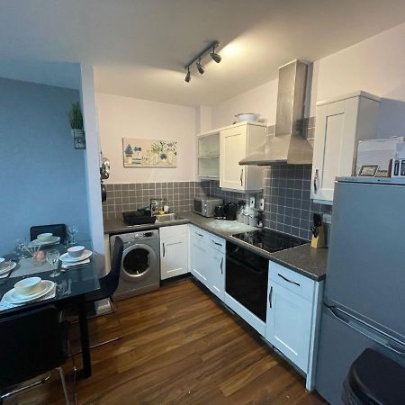 Seven Suites - Beautiful 2-Bed Apartment With Parking In Watford Central Exterior foto
