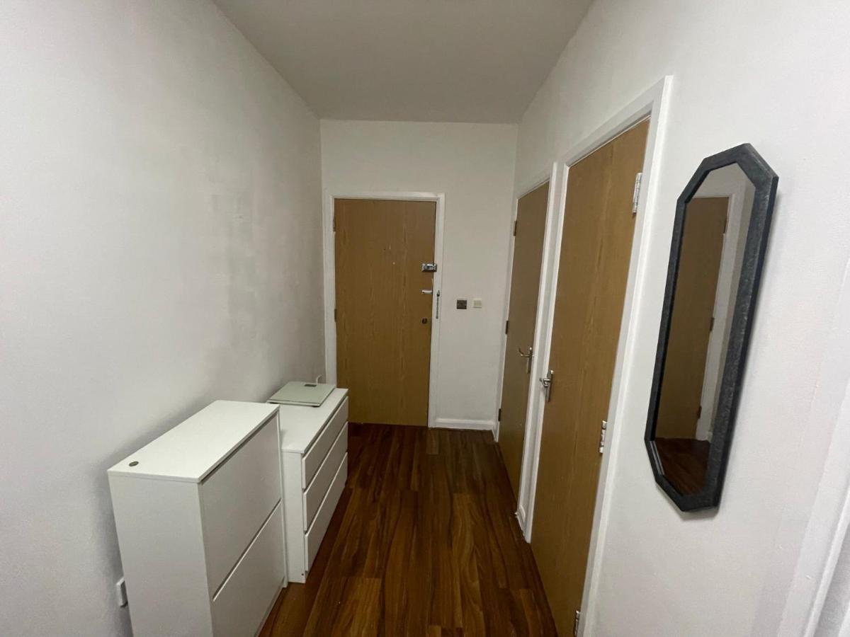 Seven Suites - Beautiful 2-Bed Apartment With Parking In Watford Central Exterior foto