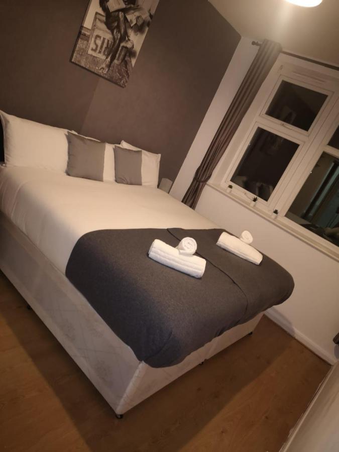 Seven Suites - Beautiful 2-Bed Apartment With Parking In Watford Central Exterior foto