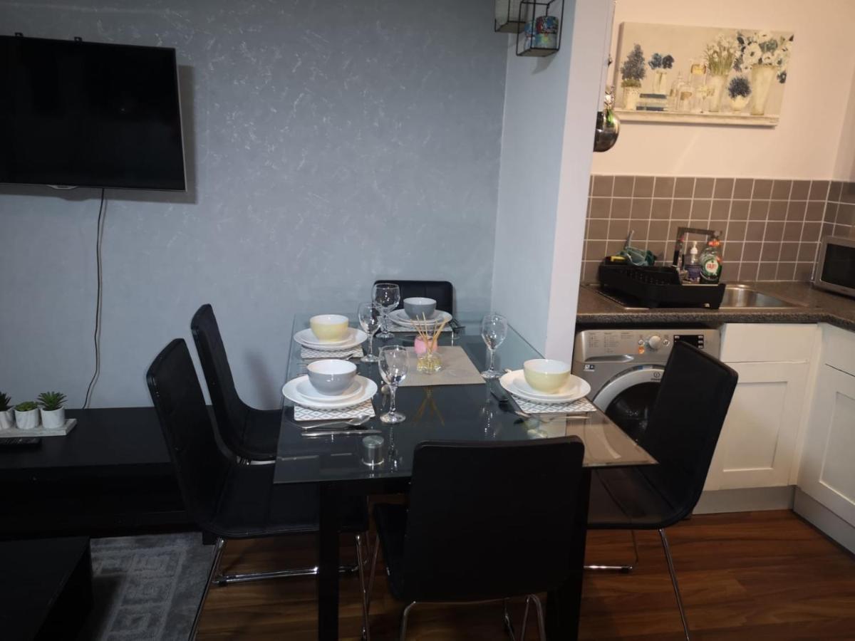 Seven Suites - Beautiful 2-Bed Apartment With Parking In Watford Central Exterior foto