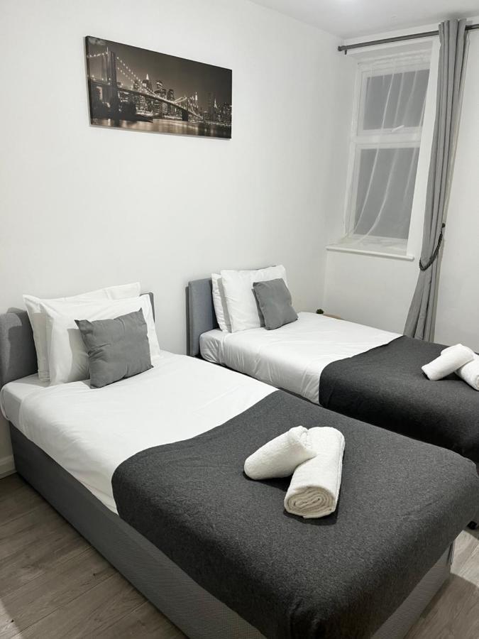 Seven Suites - Beautiful 2-Bed Apartment With Parking In Watford Central Exterior foto