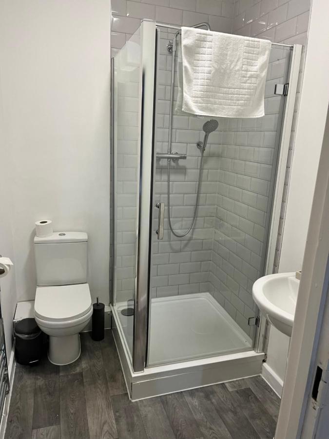 Seven Suites - Beautiful 2-Bed Apartment With Parking In Watford Central Exterior foto