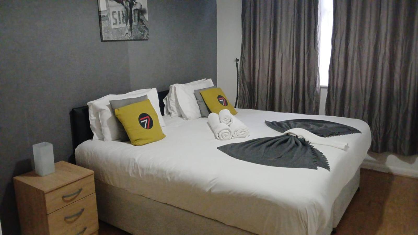 Seven Suites - Beautiful 2-Bed Apartment With Parking In Watford Central Exterior foto